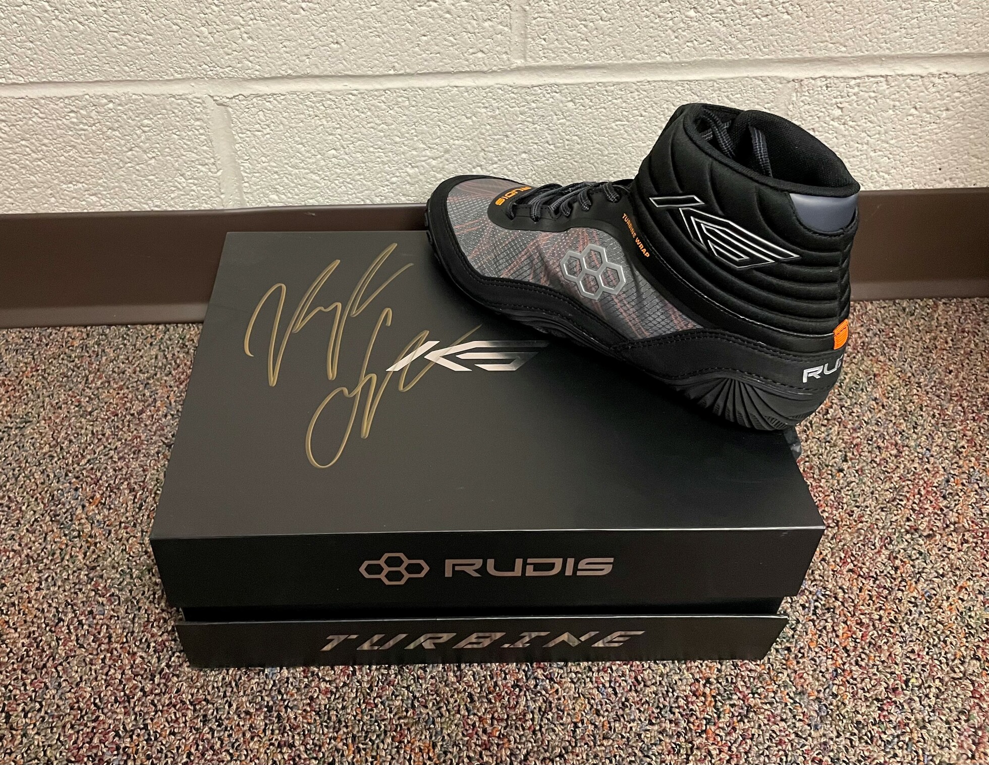 Kyle snyder 2024 wrestling shoes